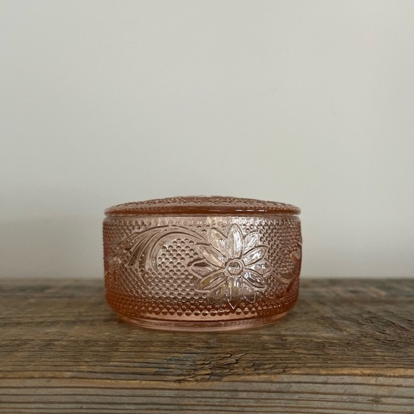 Indiana glass Co pink Tiara lidded powder dish - Picture 1 of 5